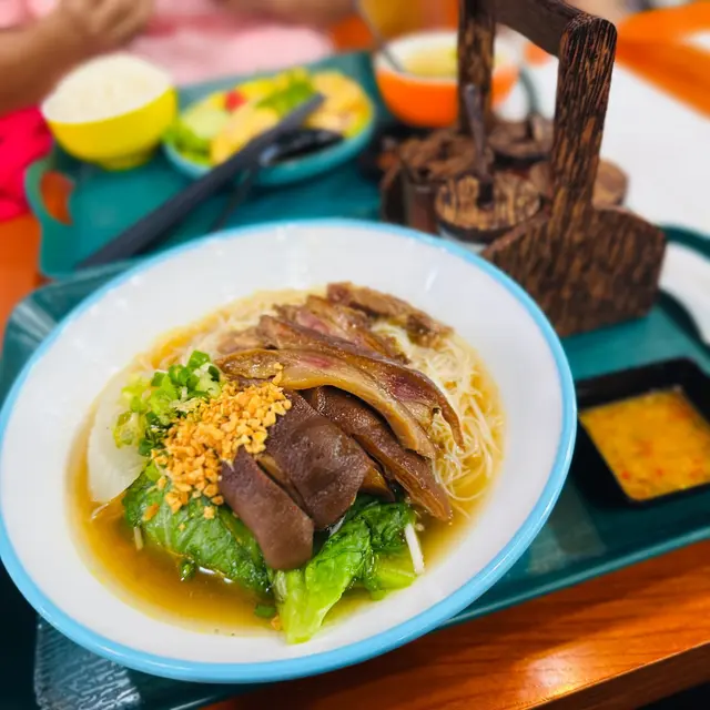 滷水豬手湯米粉