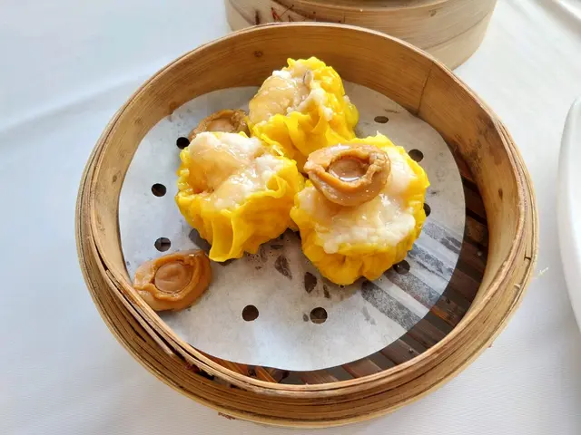 原隻鮑魚燒賣皇