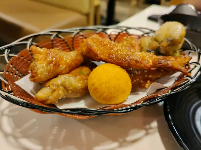 雞皮餃子,酥炸廣島蚝