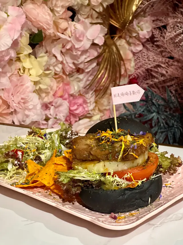 菠蘿照燒雞黑漢堡