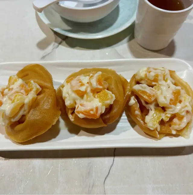 沙律雜果鮮蝦炸雲吞