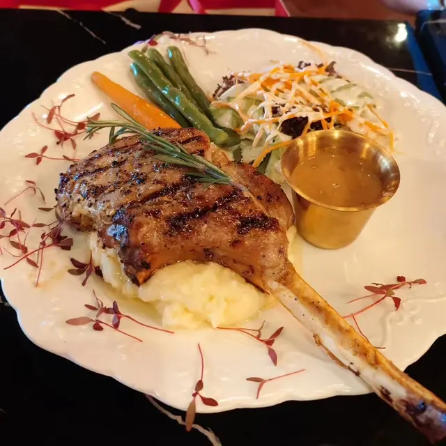 西班牙黑毛豬肉眼配薯蓉