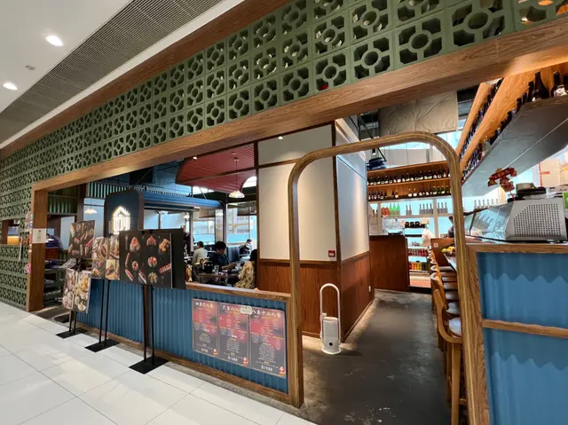 他們的門面也太大了吧
有半層也是他們的吧🤣