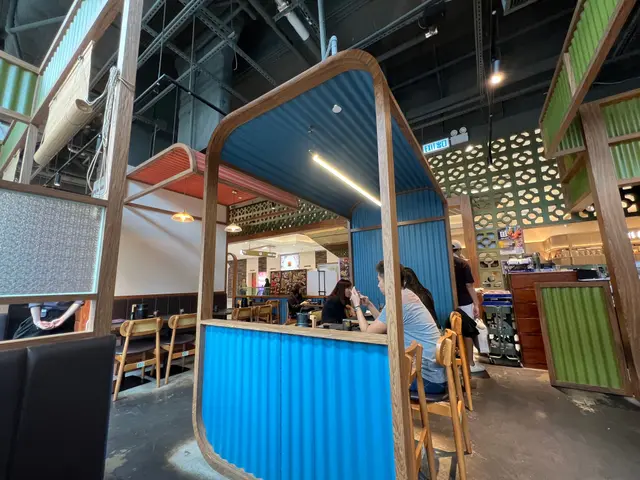 好多不同的線條
框出 更多空間 讓人可以享受吃飯私人空間😌