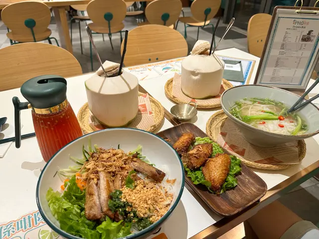 雞翼河粉  豬扒撈檬