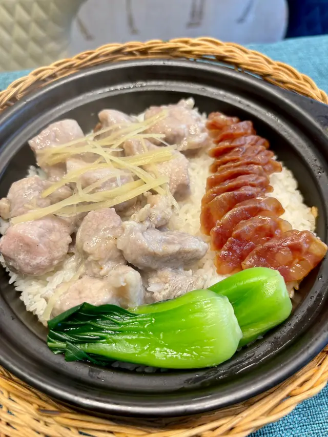 廣式排骨臘腸煲仔飯