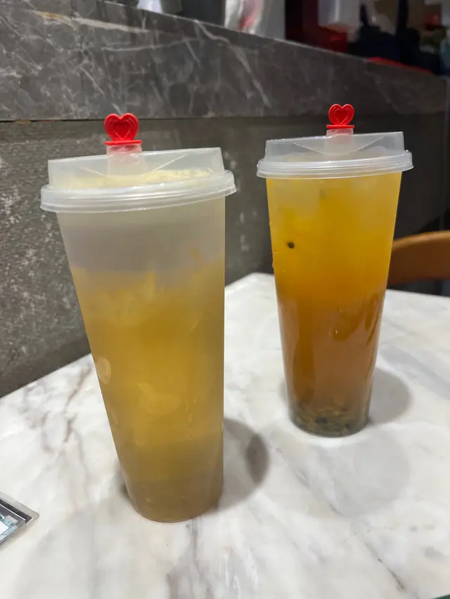 芝士四季春,滿杯百香果