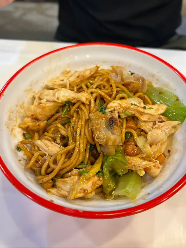 鮑魚雲吞雞絲撈麵