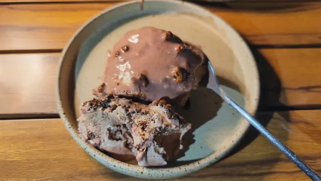 阿華田脆脆奶蓋瀑布蛋糕配提拉米雪糕