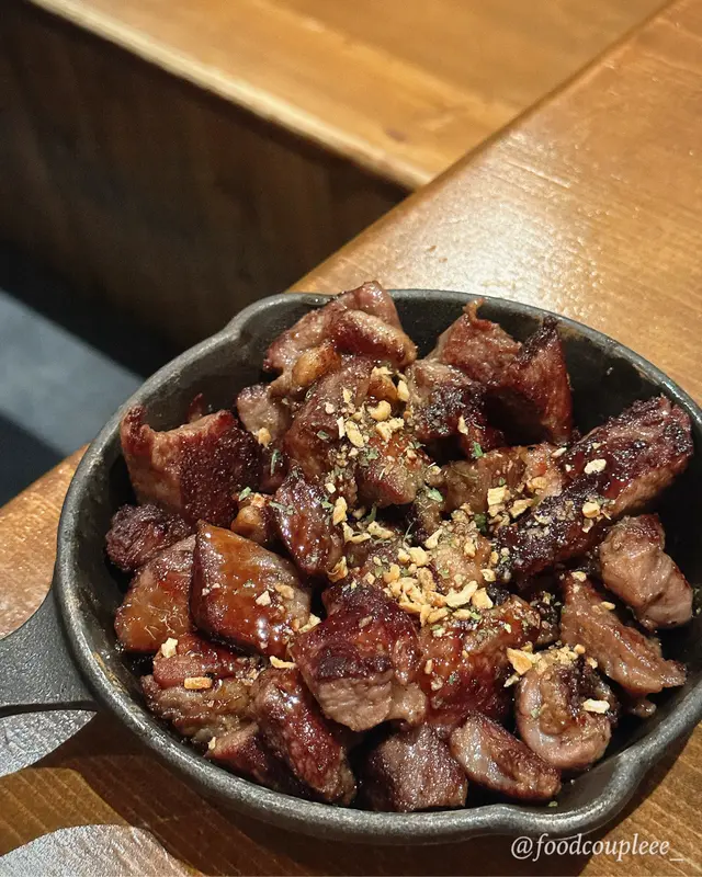 呢個牛粒係J小編指定一定要食，性價比極高！一大盤已經有好多牛粒，好似食極都未食完咁🥹而且牛粒嘅質素都好好，每一舊都好淋，真係好好食呀。