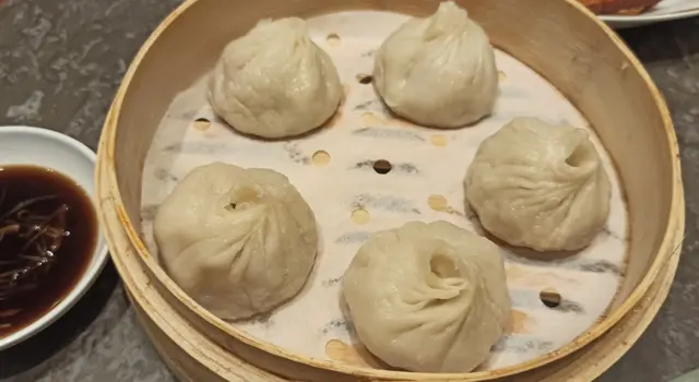 鮮肉包汁小籠包