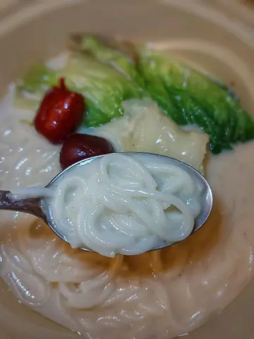 花胶椰子鲜奶鸡汤米