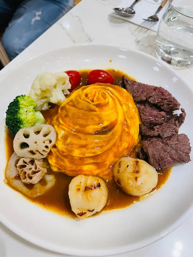 烤特上安格斯牛腰柳北海度帶子配日式咖哩汁