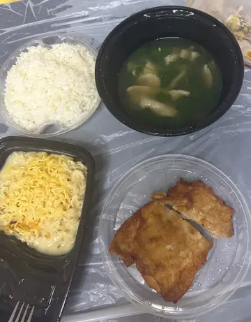 芫荽皮蛋肉片汤饭