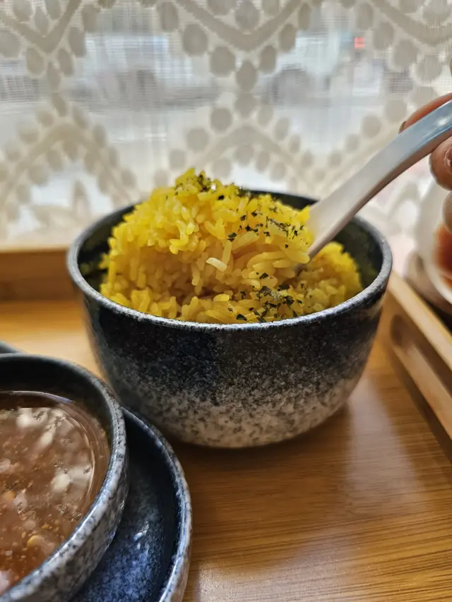 泰式無骨海南雞配雞油飯伴秘製汁