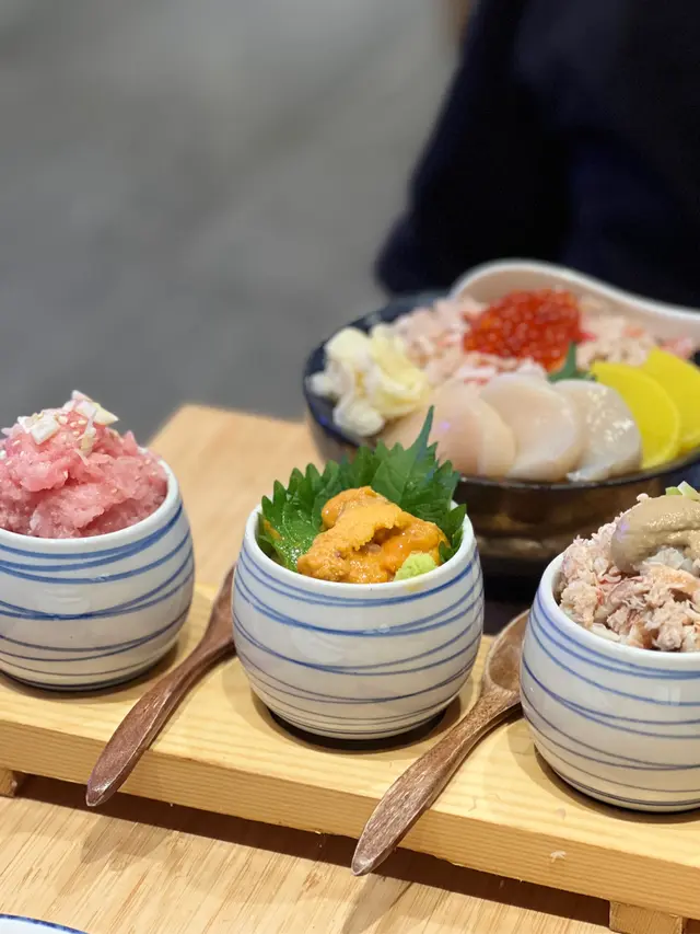 三色丼
