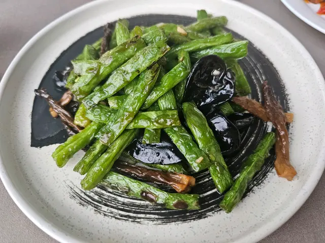 鹿茸菇雲耳炒四季豆