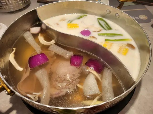 慢燉牛板腱椰奶雙拼鍋