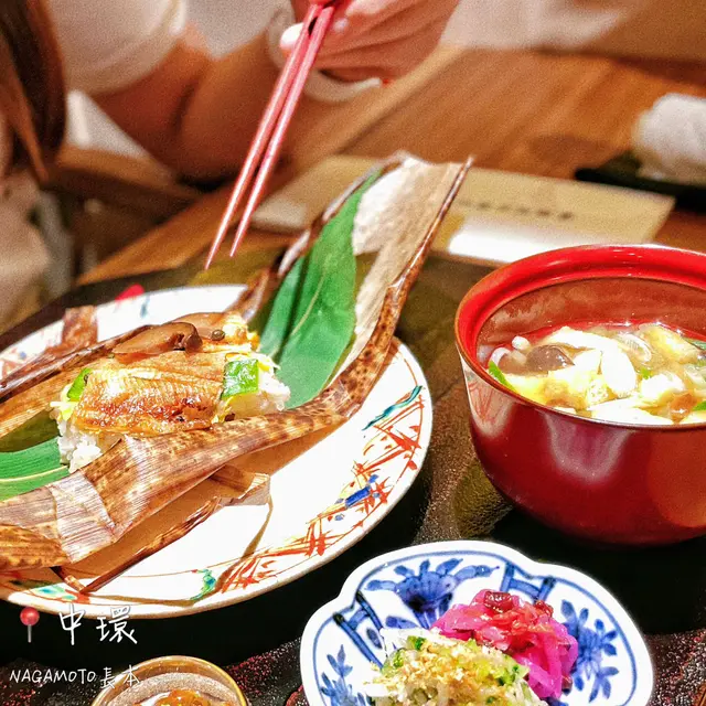 每道菜品都會由店員耐心講解，俾每位食客更佳嘅體驗😌菜式配搭有傳統嘅又有新穎