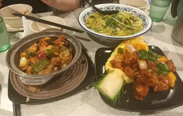 酸菜鱼，干葱豆豉鸡 ，凤梨生炒骨