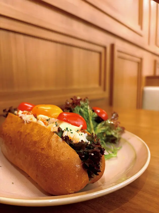 深海中的龍蝦潛艇