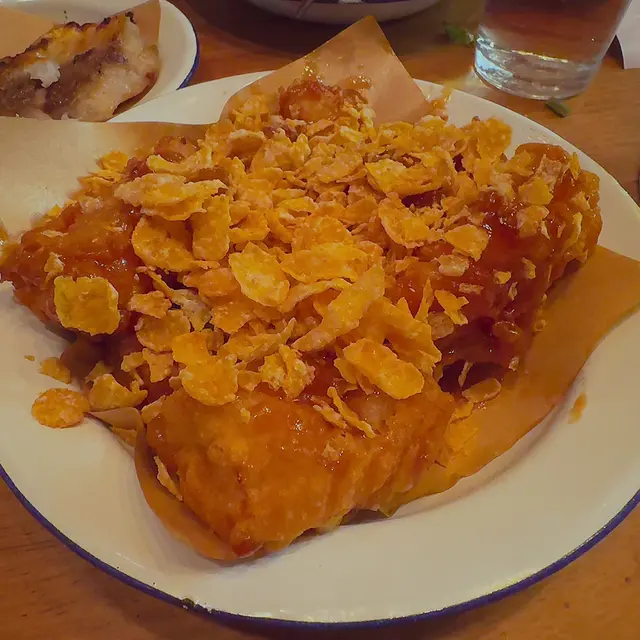 個焦糖牛油醬好好味，灑上粟米片落去口感更正😍