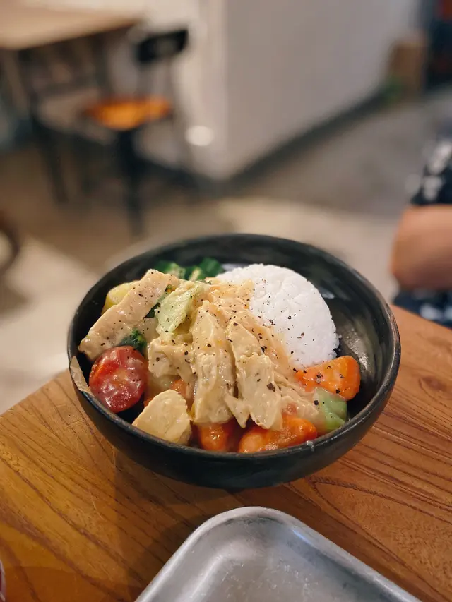 日式奶油燉菜雞肉飯