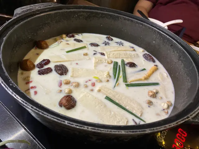 蜂巢豆腐白湯鍋