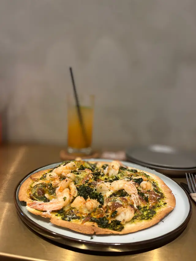 Pesto  Prawn  Pizza