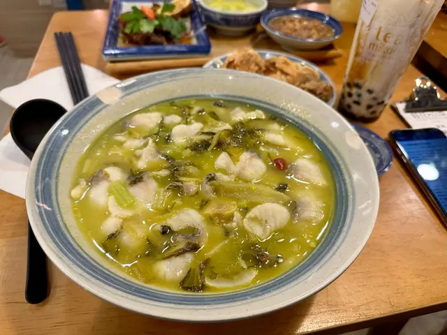 秘罈酸菜魚米線