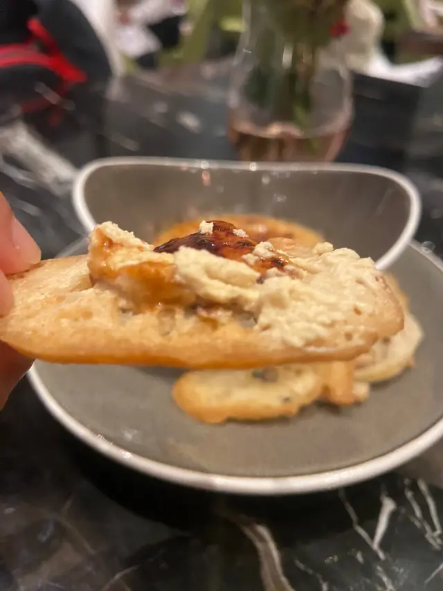 法式鵝肝焦糖燉蛋配田園沙律