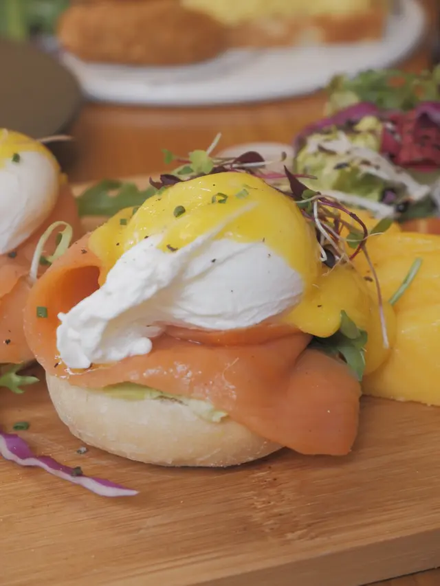 Egg Benedict with Smoked Salmon