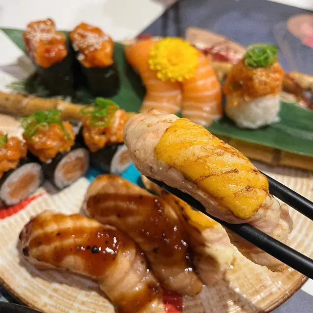 火炙黑椒三文魚|火炙芝士三文魚|辣味三文魚軍艦|辣味三文魚壽司|三文魚壽司|香蔥三文魚小卷