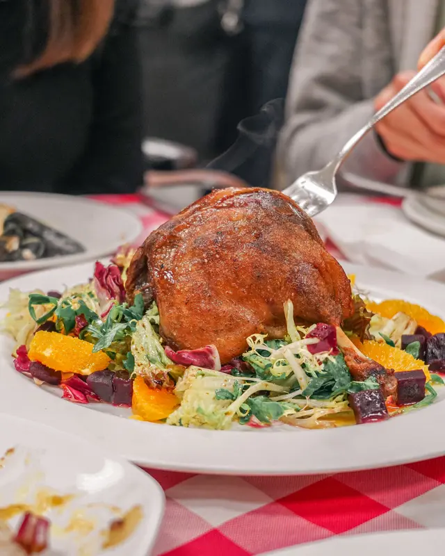 油封鴨髀伴香橙及甜菜頭沙律