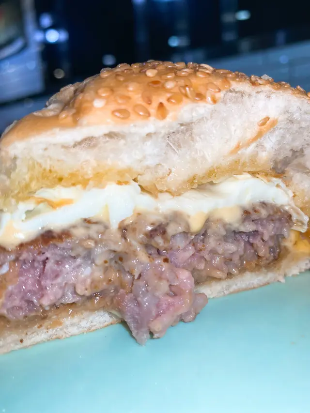 經典芝蛋牛肉漢堡包