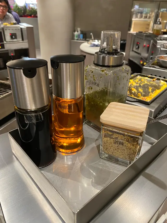 燒肉汁、辣油、沙灘油、芥辣