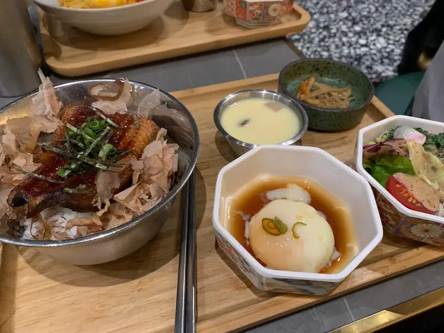 蒲燒鰻魚醬油溫泉蛋飯