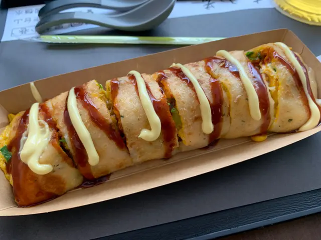 芝士吞拿魚粟米蛋餅