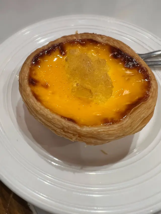 酥脆嘅外層配上香濃滑溜既蛋漿
表面仲有晶瑩剔透的燕窩作配搭
價錢親民 性價比高🤩