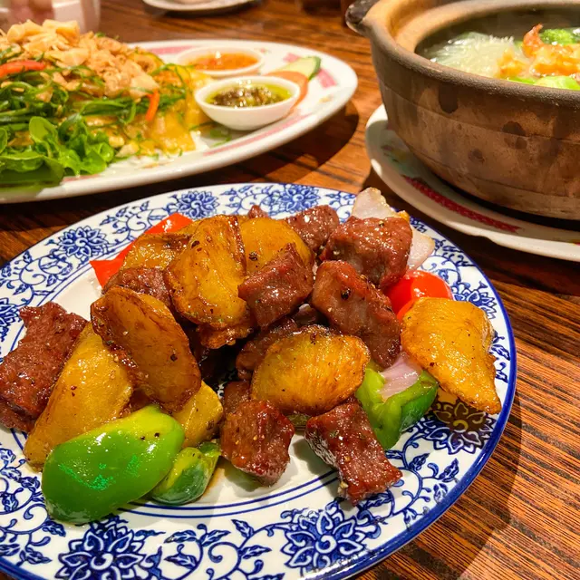 黑椒蜜餞薯仔口牛柳粒