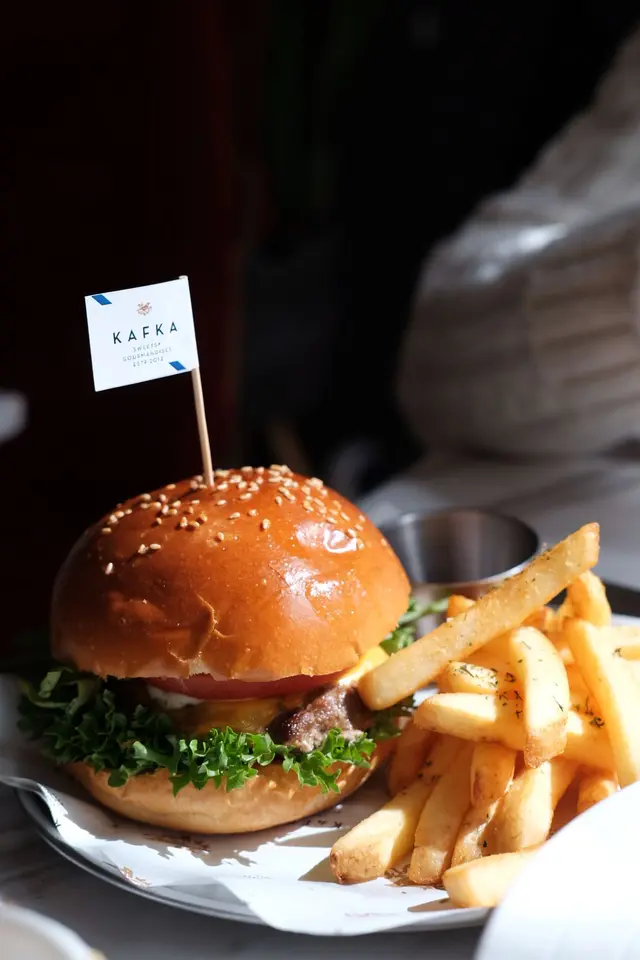 自家製的Brandt Beef漢堡，肉質超級多汁，加上現炸的厚切薯條，非常美味！