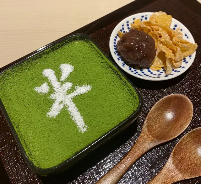 宇治抹茶布丁配紅豆