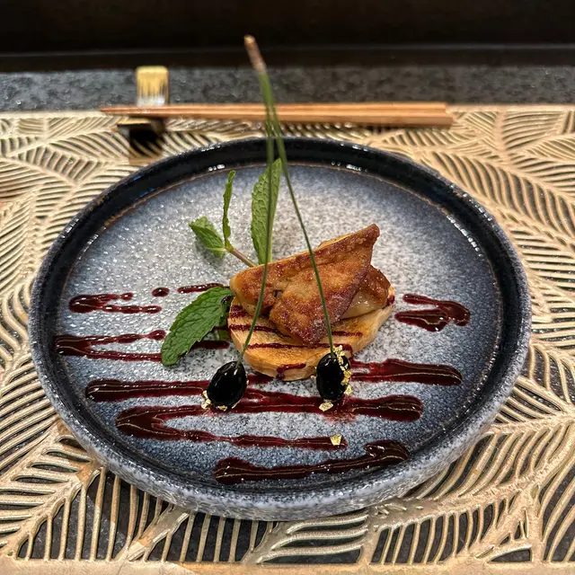 香煎鵝肝伴藍莓醬