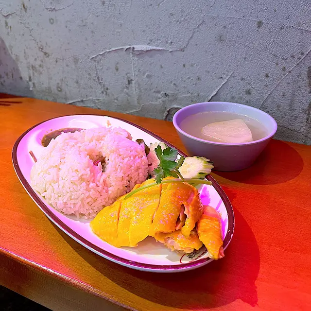 粉紅水門雞飯配冬瓜雞湯