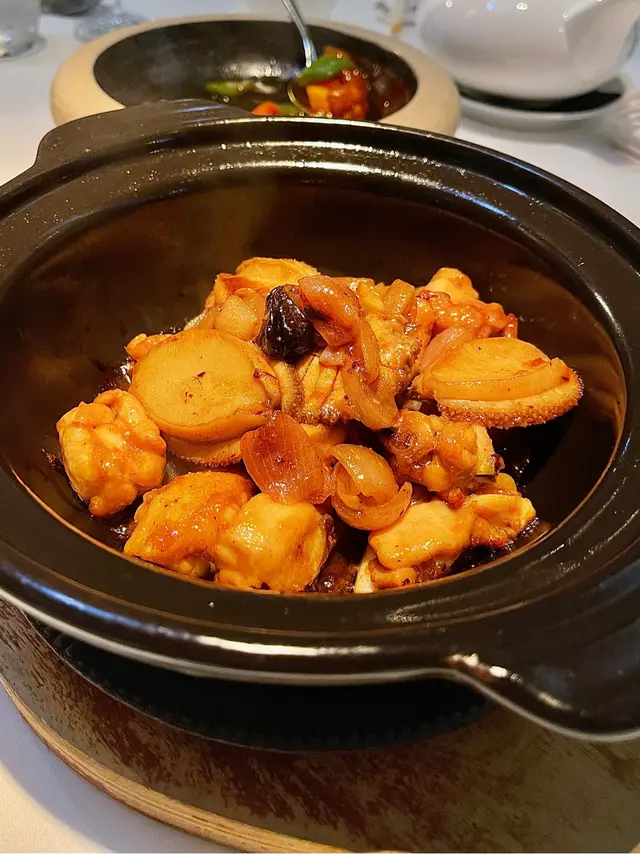 黑蒜鮑魚雞煲