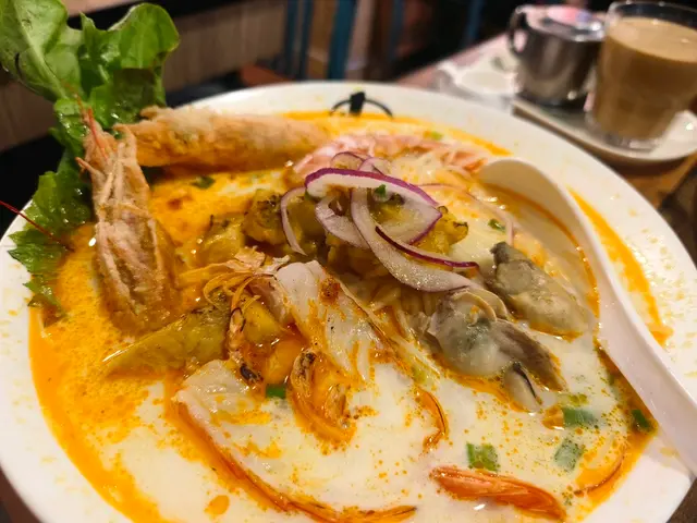 三鮮PHO椰汁酸湯檬(生蠔+生蝦+滑雞)