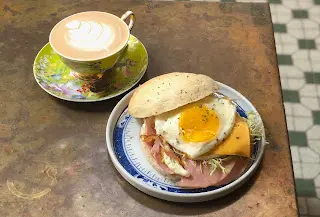 Ham Cheese & Egg Bun, Latte