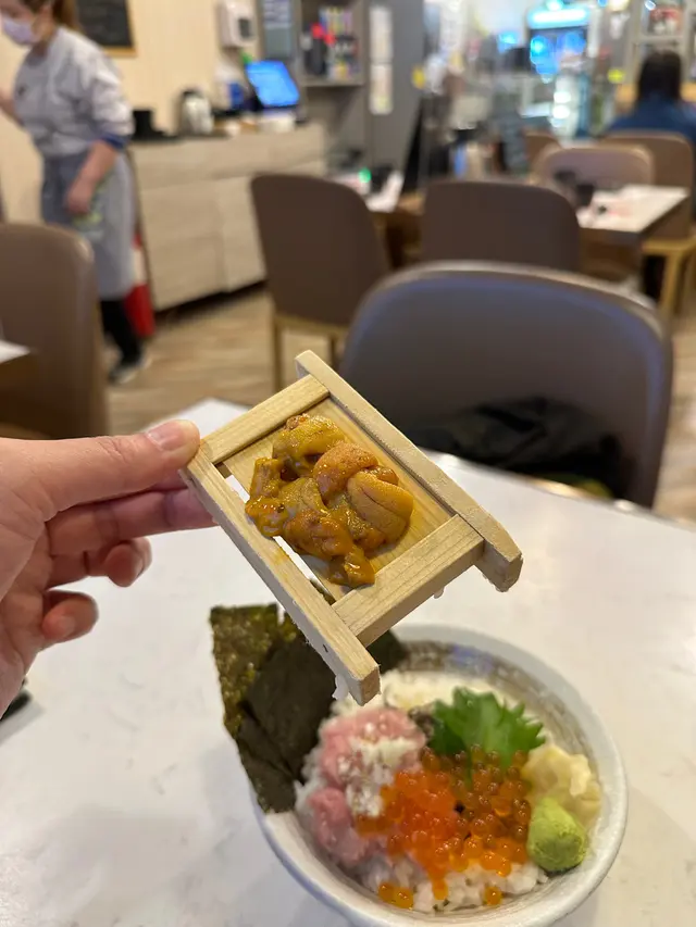 海膽三色丼