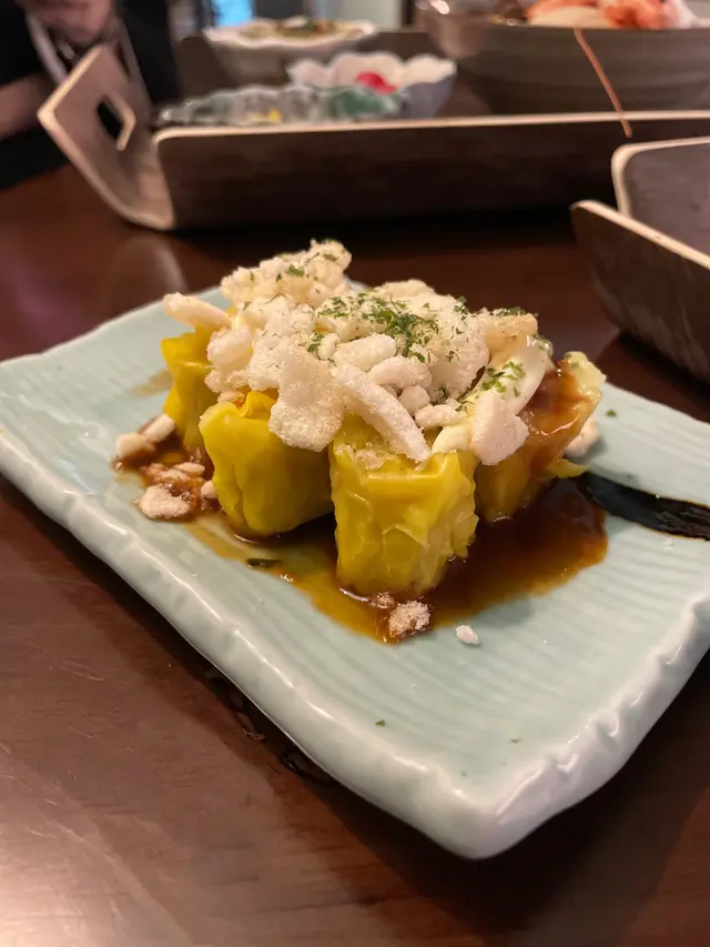 蒸魚肉燒賣配招牌特濃鮮蝦汁