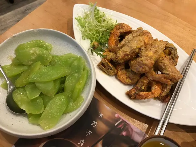 黃金蝦，炒萵筍